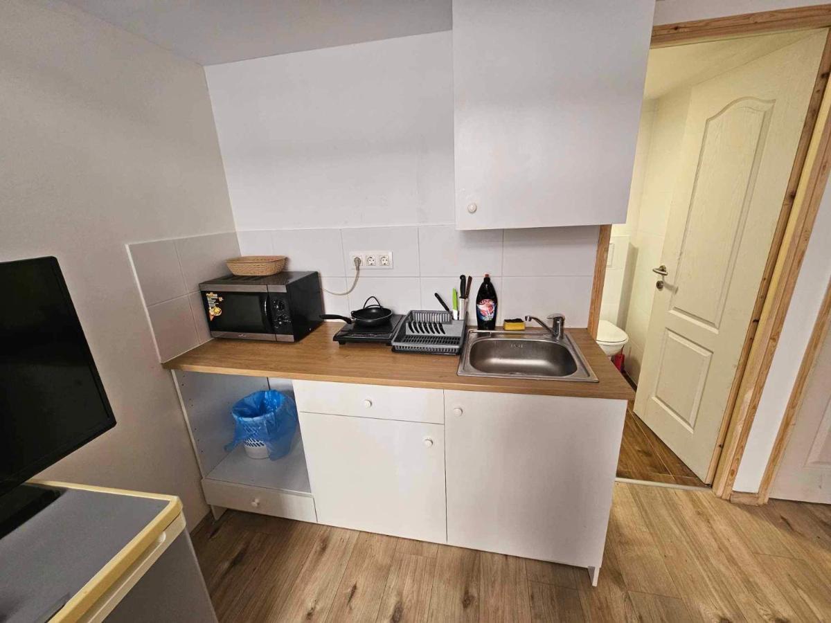 7Dab Rotten 4B3 Contactless Self Check-In Boedapest Buitenkant foto