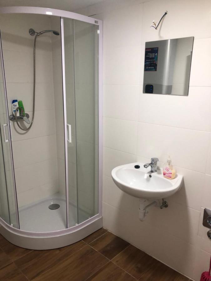 7Dab Rotten 4B3 Contactless Self Check-In Boedapest Buitenkant foto